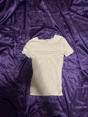 GAP White Short Sleeve Crewneck Tee